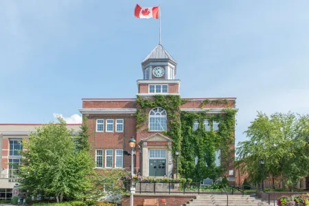 Red Maple Inn and Suites Отели в г. Port Sydney