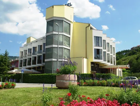Hotel Fontana Отели в г. Крушвари