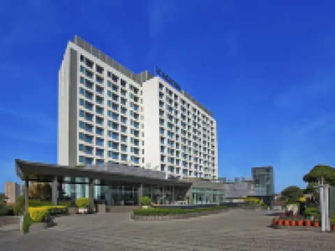 Le Meridien Gurgaon, Delhi NCR Hotels near DLF Cyber Hub