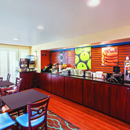 La Quinta Inn & Suites by Wyndham Hesperia Victorville