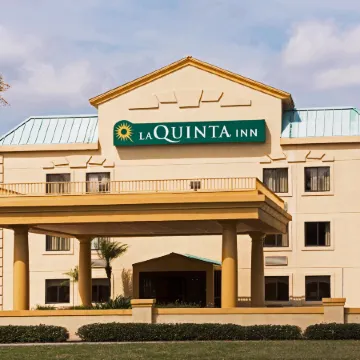 La Quinta Inn by Wyndham Tampa Near Busch Gardens Отели рядом с достопримечательностью «Зоопарк Лоури»