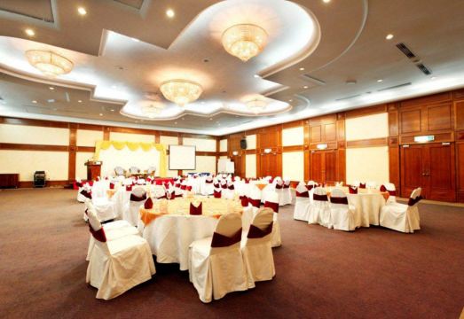 3. 수트라 비치 리..