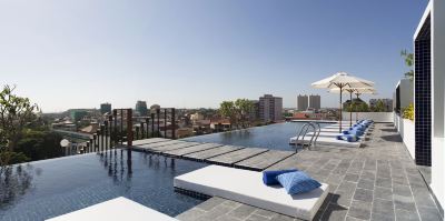 屋外プール パティオ ホテル&アーバン リゾート プノンペンの写真