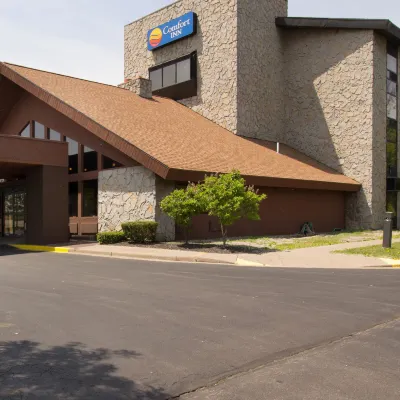 Comfort Inn & Suites Syracuse-Carrier Circle Hotels near Syracuse Hancock International Airport