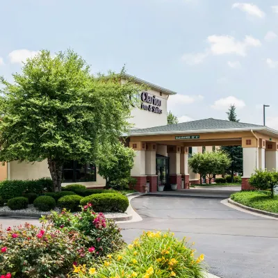 Clarion Inn & Suites Northwest Отели рядом с достопримечательностью «Парк Игл-Крик»