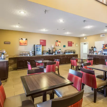 Comfort Suites Отели рядом с достопримечательностью «Галерея Вулфчейс»