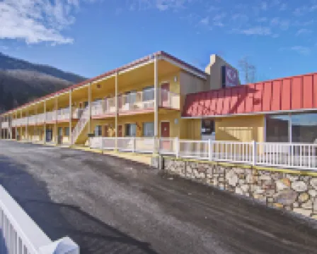 Econo Lodge Near Bluefield College Hotels in Bluefield
