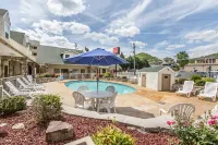 Econo Lodge Inn & Suites Gatlinburg at the Convention Center