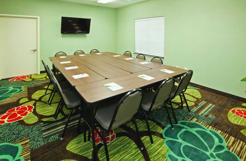 La Quinta Inn & Suites by Wyndham Columbus - Edinburgh photo 3