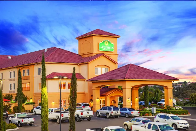 La Quinta Inn & Suites by Wyndham Paso Robles Hotels near 