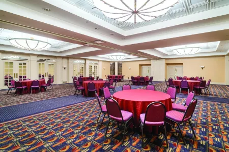 La Quinta by Wyndham Secaucus Meadowlands Отели рядом со станцией Secaucus Junction