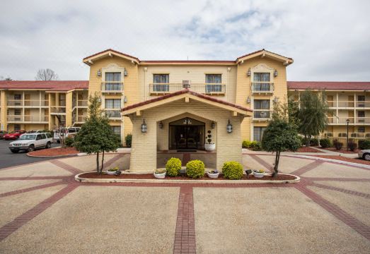 퀄리티 인 샬럿 공항