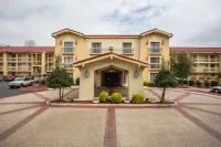 Quality Inn & Suites Airport Hotel a 