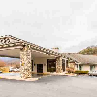 Quality Inn Hotel Exterior