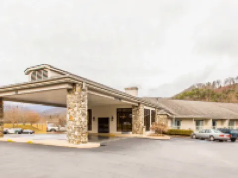 Quality Inn Hotels in Cherokee