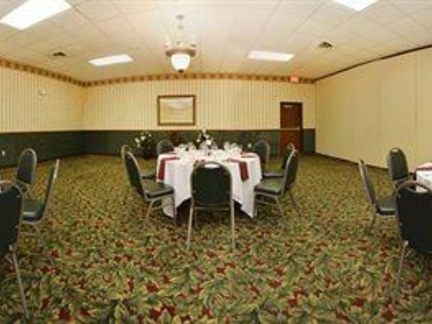 Red Roof Inn & Conference Center Wichita Airport