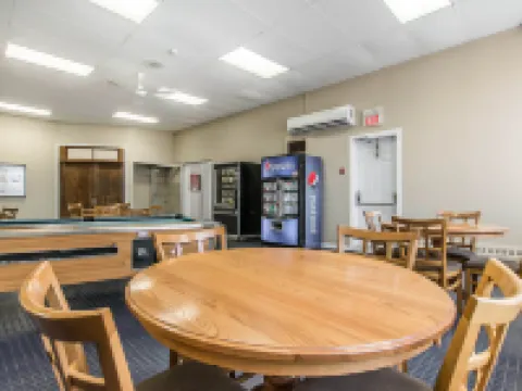 Econo Lodge Hotels in Timiskaming District