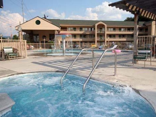 Quality Inn & Suites at Dollywood Lane