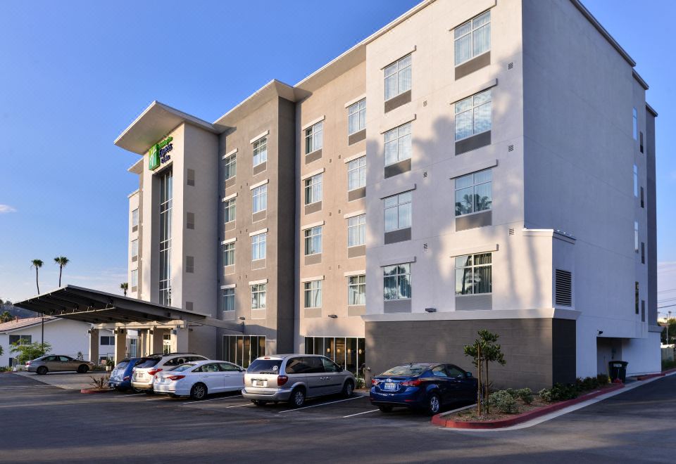 Holiday Inn Express u0026 Suites San Diego - Mission Valley, an IHG Hotel-San  Diego Updated 2023 Room Price-Reviews u0026 Deals | Trip.com