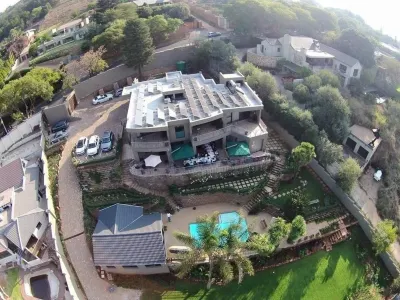 Over the Moon Guesthouse Các khách sạn ở Randburg