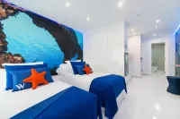 Wavia Hotel - Adults Only - parkir