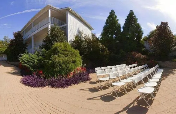 費耶特維爾品質酒店-靠近歷史悠久的市中心廣場