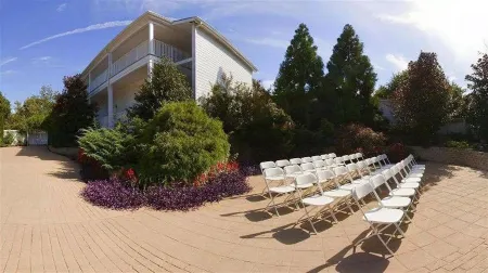 Quality Inn Fayetteville Near Historic Downtown Square Отели в г. Фейетт