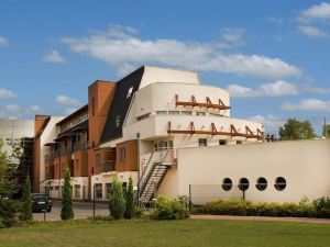 Holiday Beach Budapest Wellness Hotel with Sauna Park