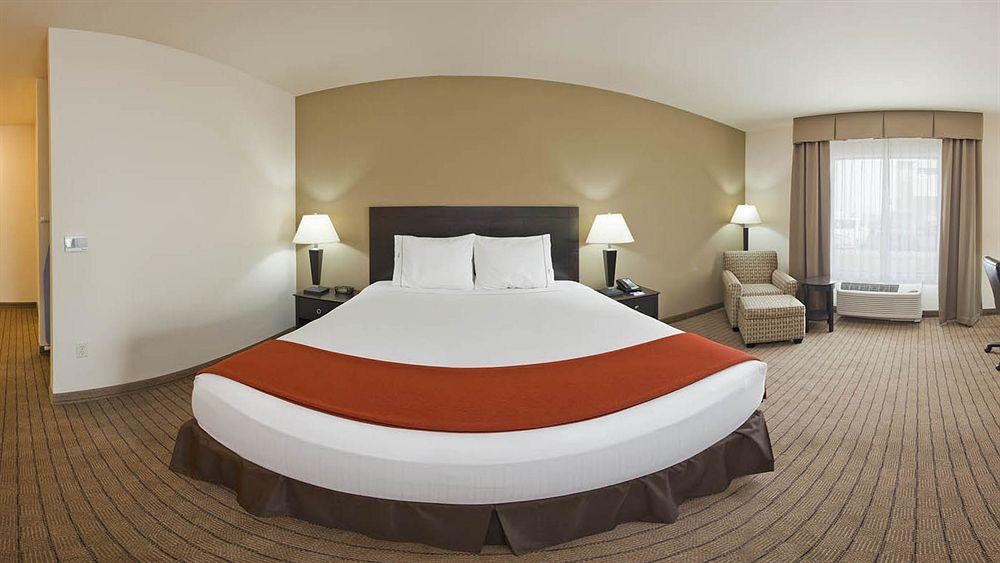 Holiday Inn Express & Suites El Paso Airport, an Ihg Hotel