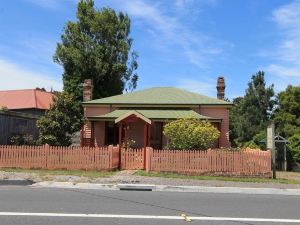 Kerrellie Cottages 2, 4 & 8 Reid Street