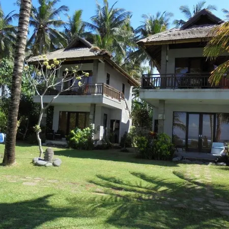 Amarta Beach Cottages Отели рядом с достопримечательностью «Пляж Блю Лагун»