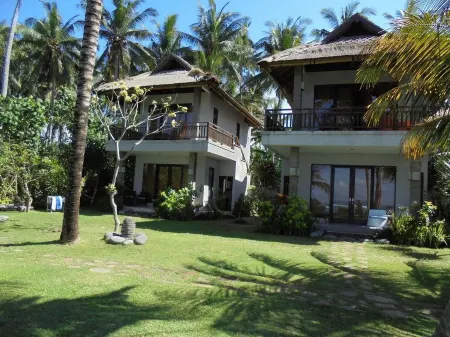 Amarta Beach Cottages Отели рядом с достопримечательностью «Candidasa Bali Driver»