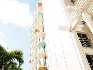 Shoreline Hotel Waikiki