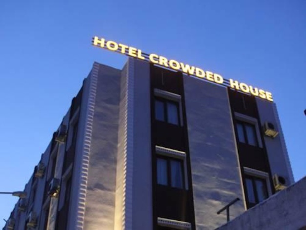 Hotel Crowded House