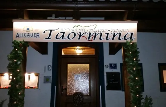 陶爾米納比薩餐廳旅館