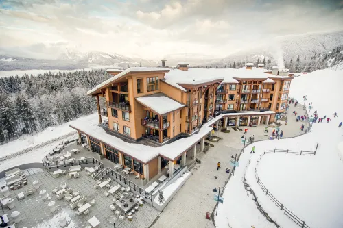 Sutton Place Hotel Revelstoke Mountain Resort Hôtels à : Columbia-Shuswap B