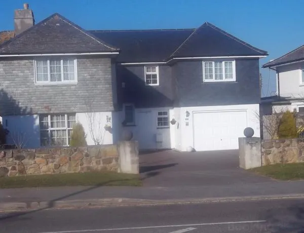 Downsfield Bed and Breakfast - Housity