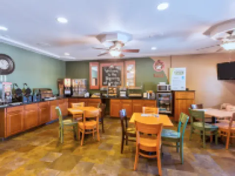 AmericInn by Wyndham des Moines Airport Hotels in Des Moines