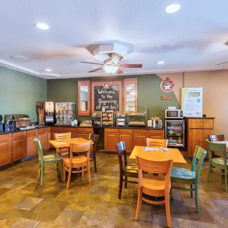 AmericInn by Wyndham des Moines Airport