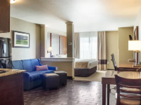 Comfort Suites Hotels in Minot