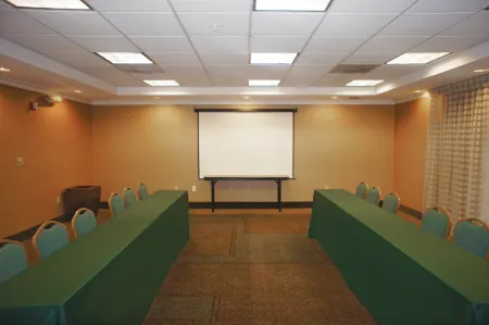 La Quinta Inn & Suites by Wyndham Tampa Brandon Regency Park Отели в г. Брандон