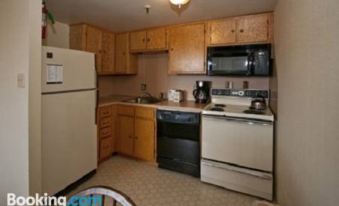 Silver Creek Lodge - Housity