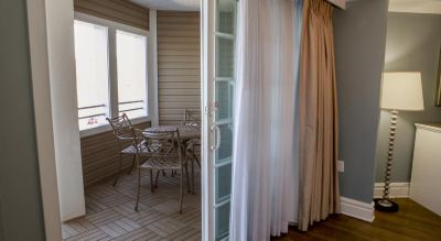 Deluxe King Suite with Sofa Bed Watkins Glen Harbor Hotel Photo