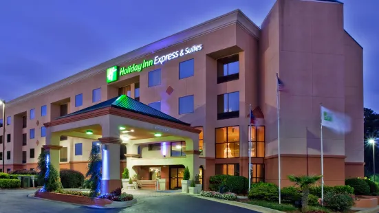 Holiday Inn Express & Suites Lawrenceville