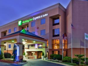 Holiday Inn Express & Suites Lawrenceville