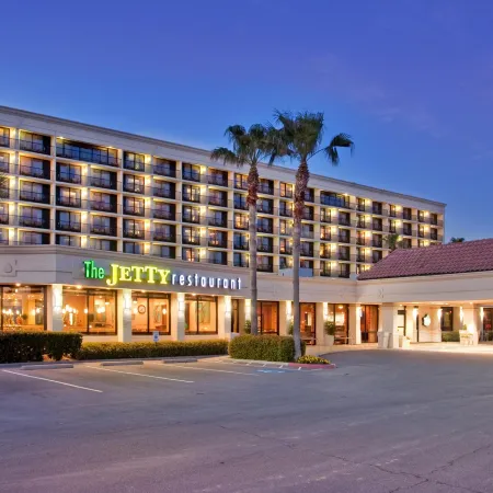 Holiday Inn Resort GALVESTON-ON THE BEACH by IHG Отели рядом с достопримечательностью «Schlitterbahn Galveston Island Waterpark»