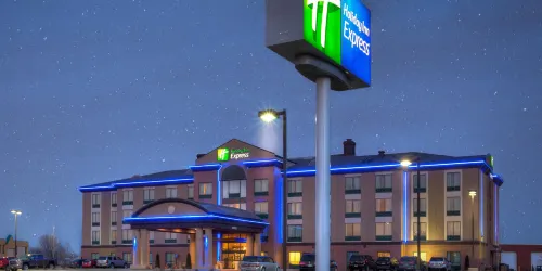 Holiday Inn Express WICHITA SOUTH by IHG - parking