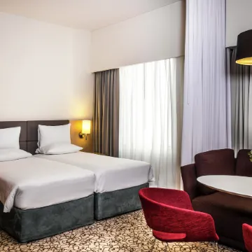 Novotel Suites Mall Avenue Dubai Отели рядом с достопримечательностью «Офис компании Nestlé в ОАЭ»