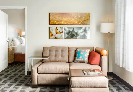 TownePlace Suites Cranbury South Brunswick Отели рядом с достопримечательностью «Педди Скул»