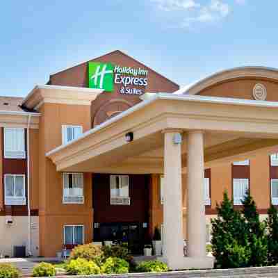 Holiday Inn Express & Suites Lawrence Hotel Exterior